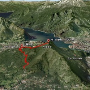 Lasciamo l'auto presso il ristorante Panorama (Galbiate, 520 m).<br />Raggiungiamo prima l'Eremo del monte Barro (750 m) e poi la vetta del monte Barro (922 m) su tracciato non particolarmente impegnativo.<br />In vetta pranziamo all'ombra di una pianta e con vista panoramica.